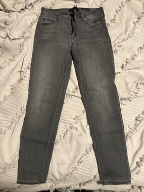 Kendall and Kylie Slim Straight Women's Jeans in Charcoal Gray